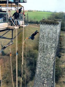 bungie-jumping